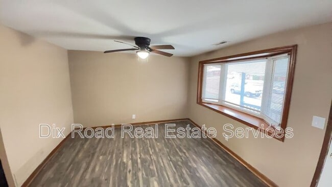 Building Photo - 163 Tecumseh Dr