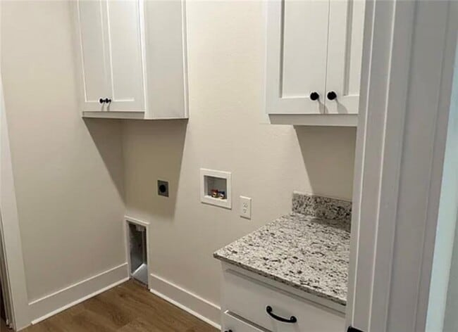 Building Photo - 941 Round Top St