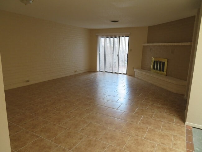 Building Photo - 2 Bedroom 2 Bath Townhouse Available for Rent
