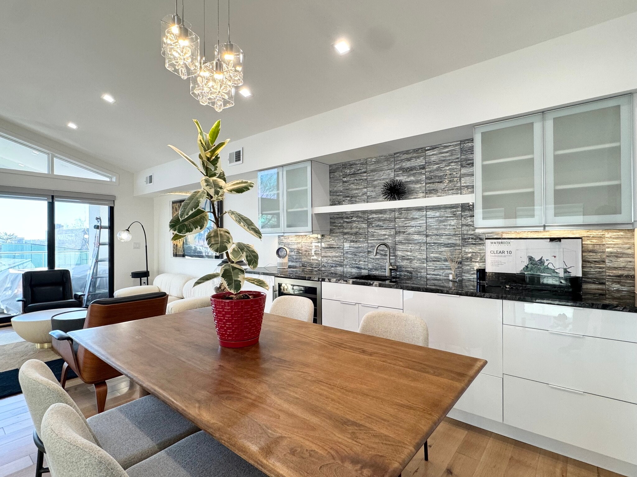 Building Photo - 4732 Mercier St