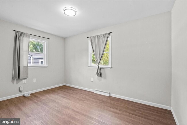 Building Photo - 906 Monroe St