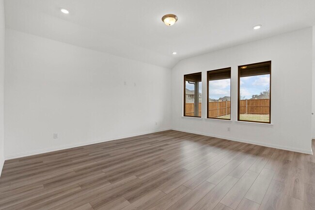 Building Photo - 2227 Lantana Dr
