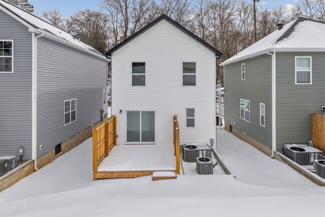 Building Photo - 839 Cumberland Dr