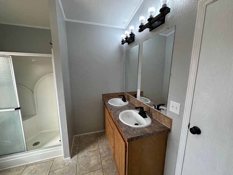 Building Photo - 7301 E County Road 62