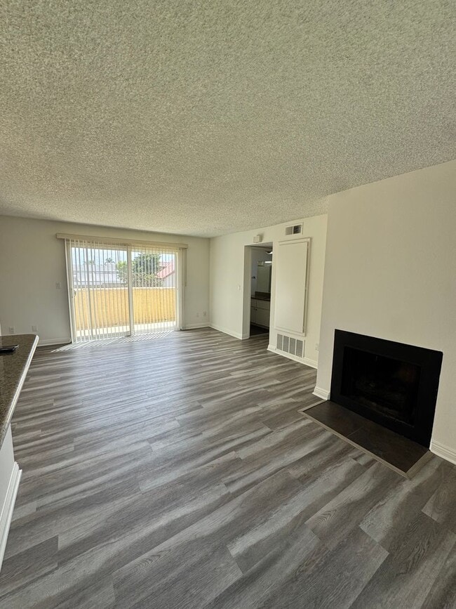 Building Photo - 17762 Paseo Cir