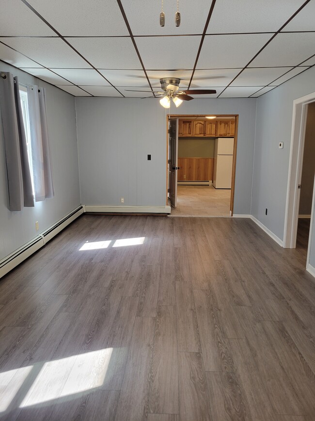 Building Photo - 60 Birch Ave S