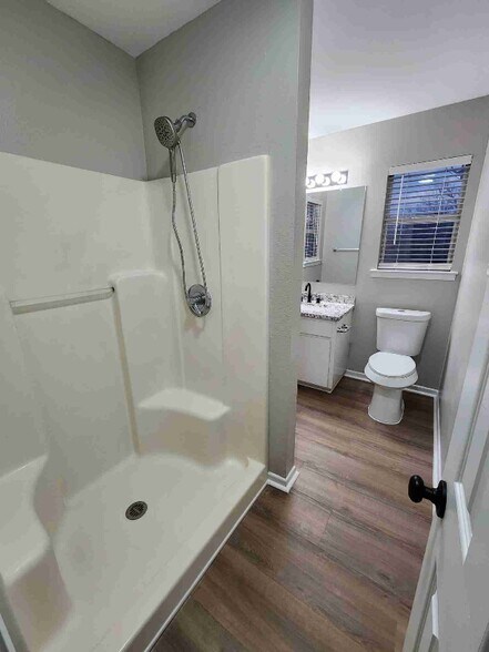 Building Photo - 206 N Donohue St