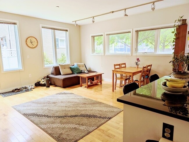 Building Photo - 24 Bay State Rd