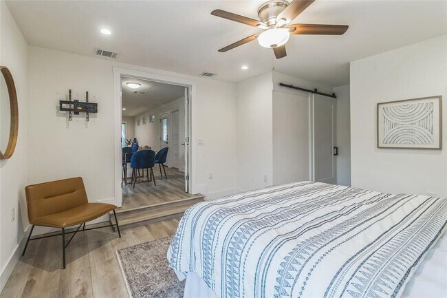 Building Photo - 1502 Villanova Dr