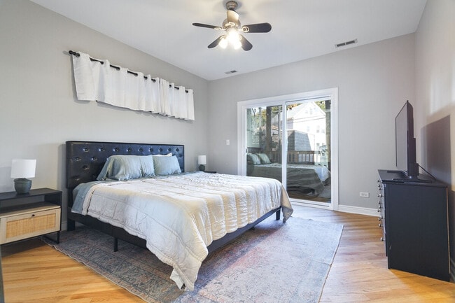 Building Photo - 3103 N Oakley Ave