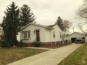 Building Photo - 2 bedroom single family home is Mayfield Hts!