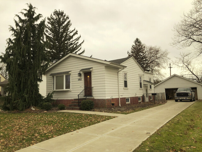 Primary Photo - 2 bedroom single family home is Mayfield Hts!