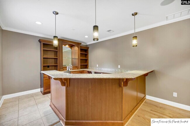 Building Photo - 120 Pinehurst Ct