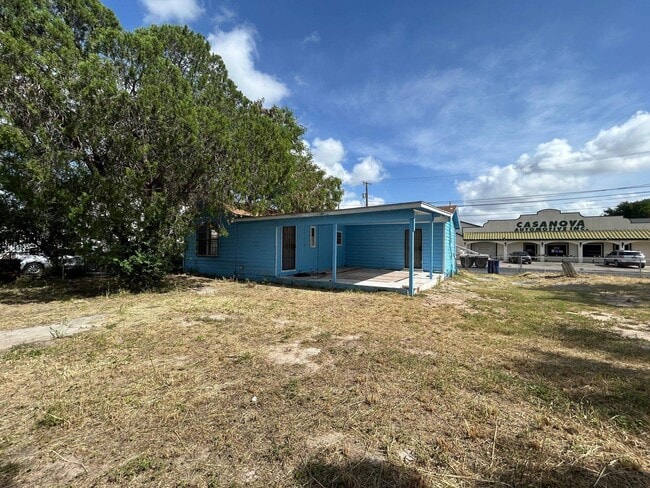 Building Photo - 815 San Jorge Ave