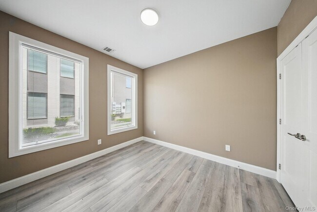 Building Photo - 7 Giada Ln