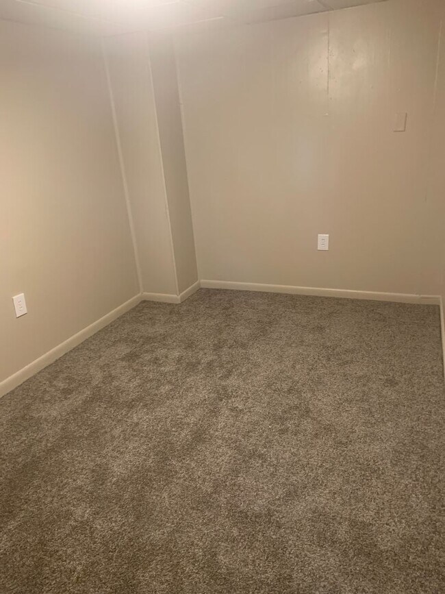 Building Photo - Coming Soon! Spacious Renovated 5 Bed 1.5 Bath House- York City SD
