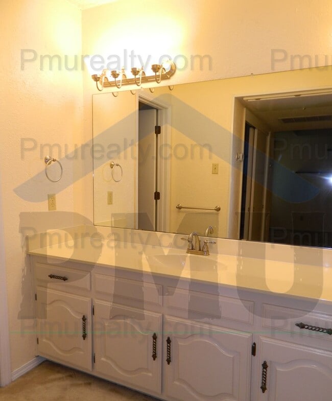 Building Photo - AVAILABLE NOW!!! Gorgeous 3+ Bed 2-Bath To...
