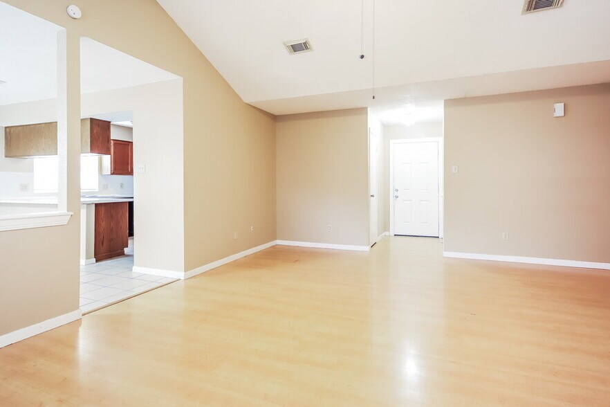 Building Photo - 16530 Quail Park Dr