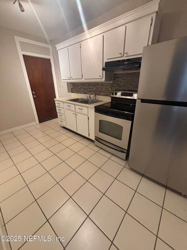 Building Photo - 2752 Herschel St