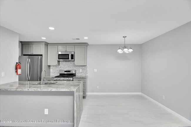 Building Photo - 16 Ayres Ct