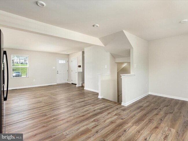 Primary Photo - 203 Williams St