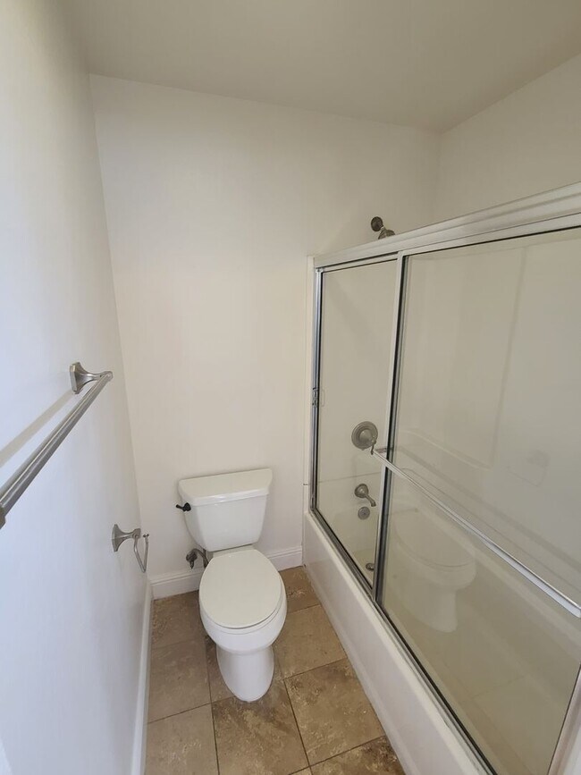 Building Photo - Spacious 2Bd Condo in Mira Mesa with Private Balcony & In-Unit Laundry!