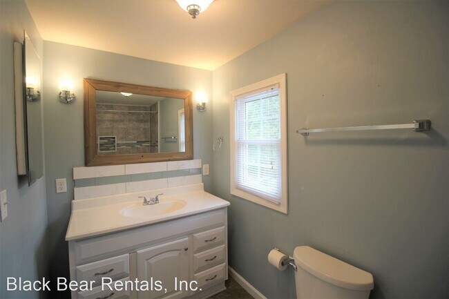 Building Photo - 1 br, 2 bath House - 424 Deaverview Road