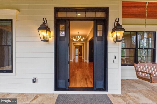 Building Photo - 7002 River Oaks Dr