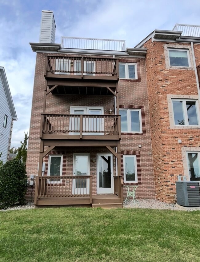 Building Photo - 367 Mainsail Dr
