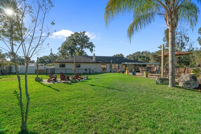 Building Photo - Exquisite SE Ocala Pool Home