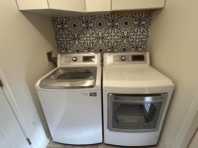 Building Photo - 3257 Helmel Ct