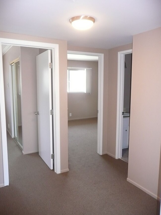 Building Photo - 4 bedroom home in Tustin