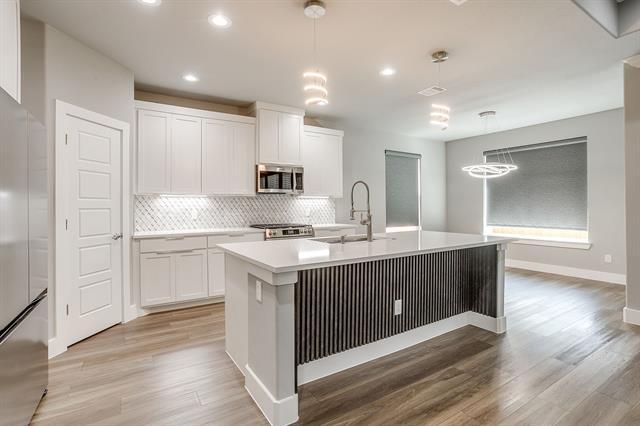 Building Photo - 1025 E Coral Way