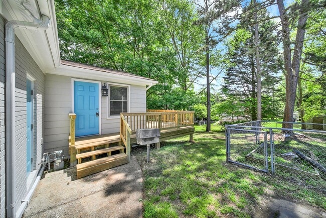 Building Photo - Wonderful Home Near Downtown Matthews!
