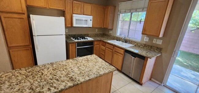 Building Photo - Charming 3 bedroom home with great curb ap...