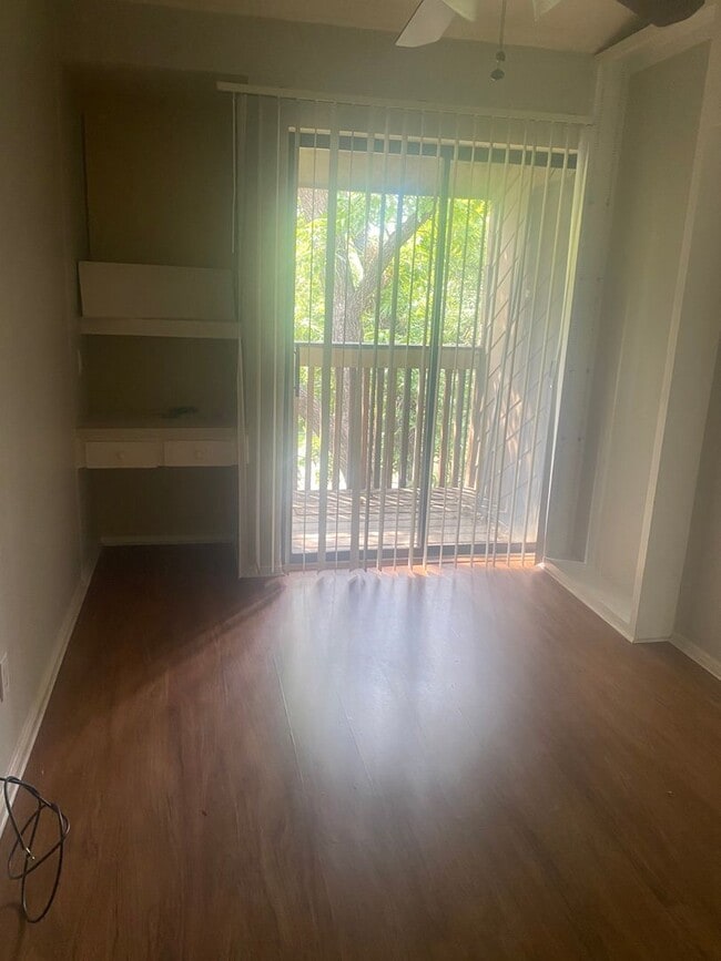 Building Photo - LAW SCHOOL SPECIAL - 1BD PLUS STUDY / 2BD/1BA