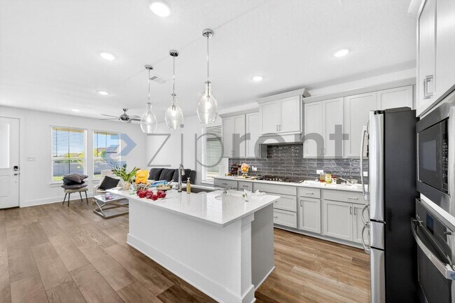 Building Photo - 3140 Eddington Dr