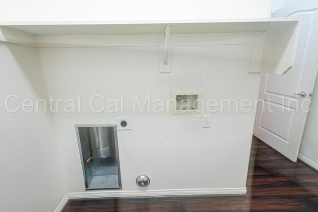 Building Photo - 3 Bedroom/2 Bath Home in Highly Desirable ...