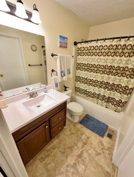 Building Photo - 1988 Elbert Dr