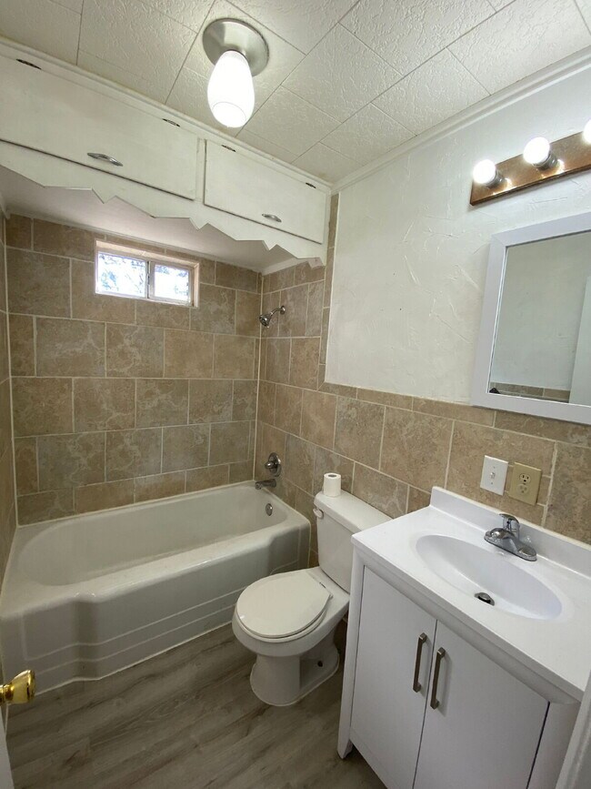 Building Photo - Pre-Leasing for Summer/Fall 2025