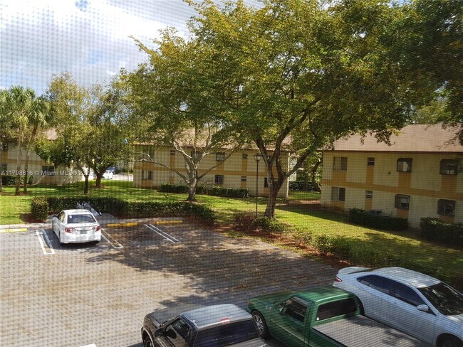 Building Photo - 509 Gardens Dr