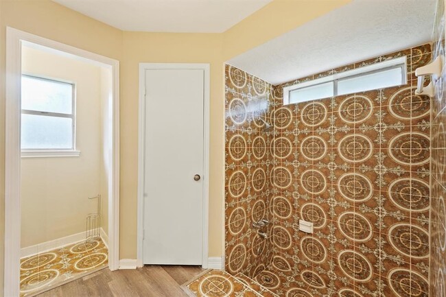 Building Photo - 11806 Gardenglen Dr
