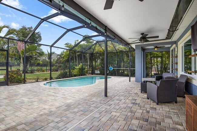 Building Photo - 6827 Park Strand Dr
