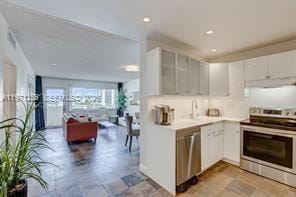 Building Photo - 401 Golden Isles Dr