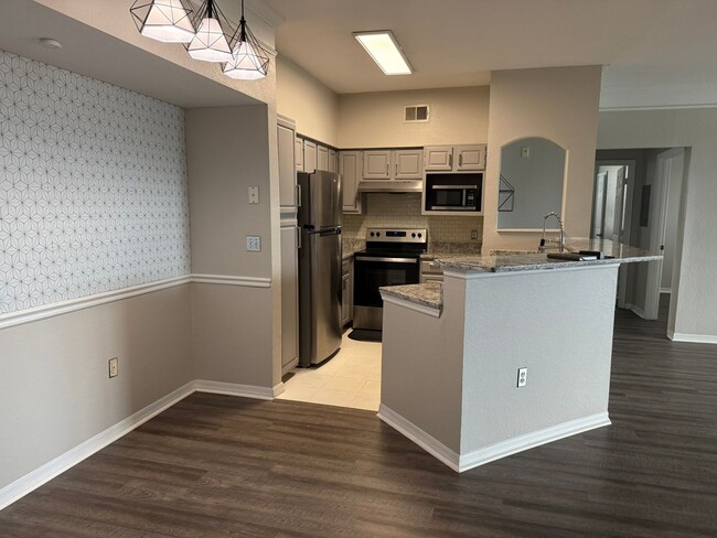 Building Photo - $1950 | 3-Bedroom 2-Bath Condo | Fully Ren...