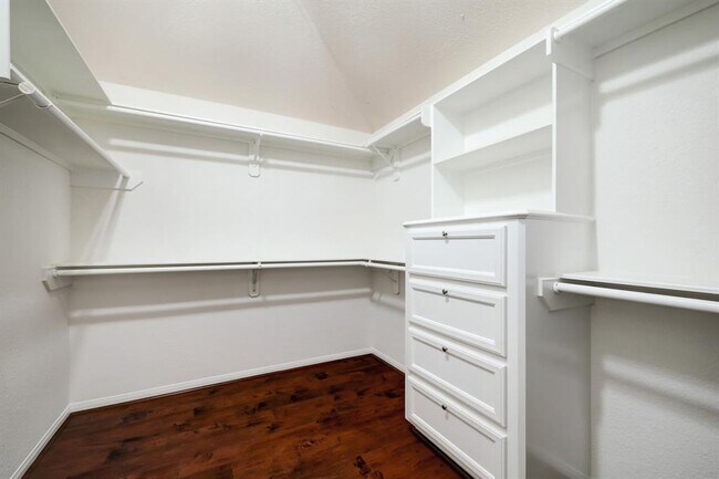 Building Photo - 11126 Sherwood Garden Dr