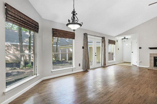 Building Photo - 15 Tulip Hill Ct