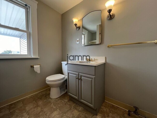 Building Photo - 1548 Alameda-Upper