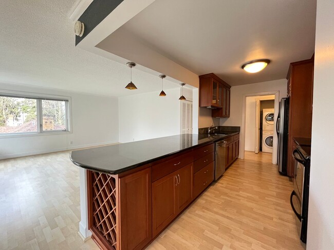 Building Photo - 2Bed 2Bath Condo in Goose Hollow - Garage ...