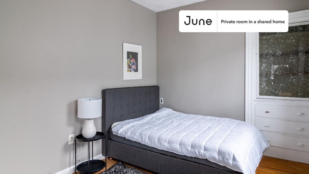 Building Photo - Room in Shared 5 bed/1 bath home